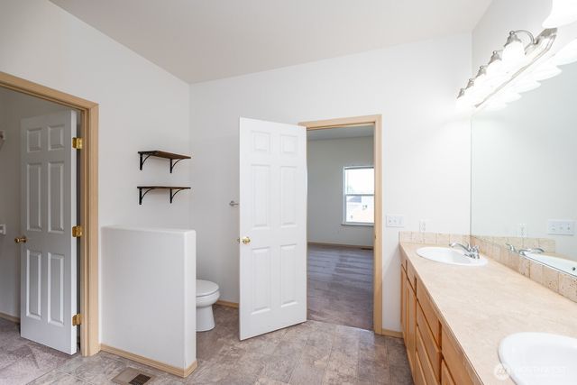 901 W Windrose Drive, Moses Lake, WA 98837