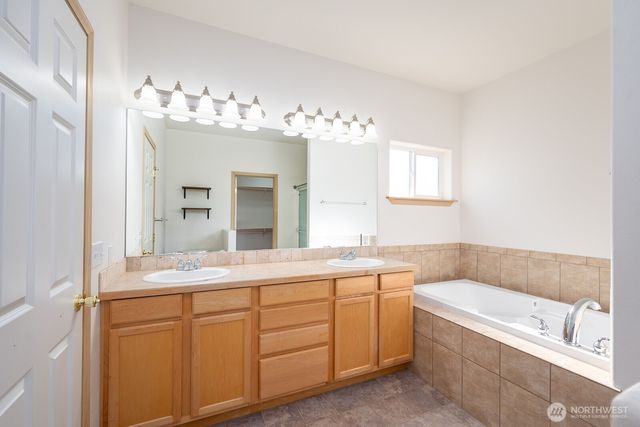 901 W Windrose Drive, Moses Lake, WA 98837