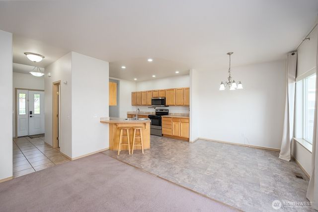 901 W Windrose Drive, Moses Lake, WA 98837