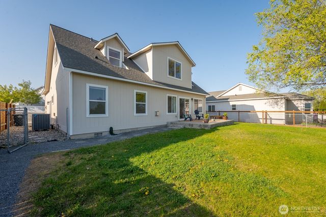 901 W Windrose Drive, Moses Lake, WA 98837
