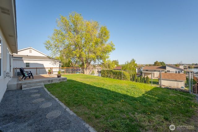 901 W Windrose Drive, Moses Lake, WA 98837