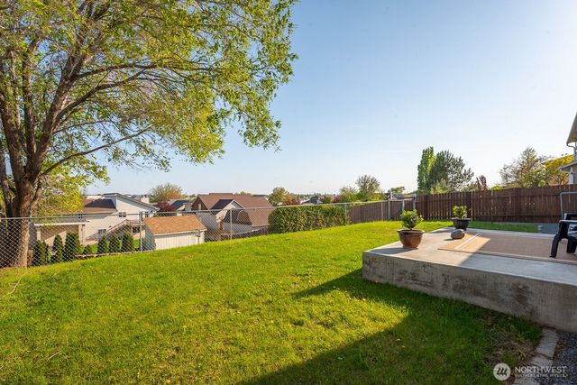 901 W Windrose Drive, Moses Lake, WA 98837
