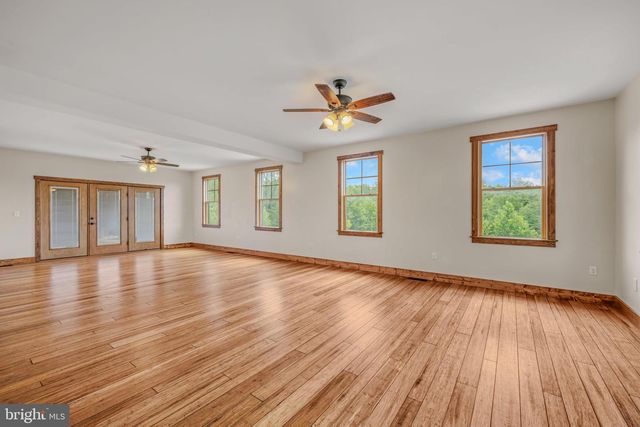 1089 WAUGH RD, Berkeley Springs, WV 25411