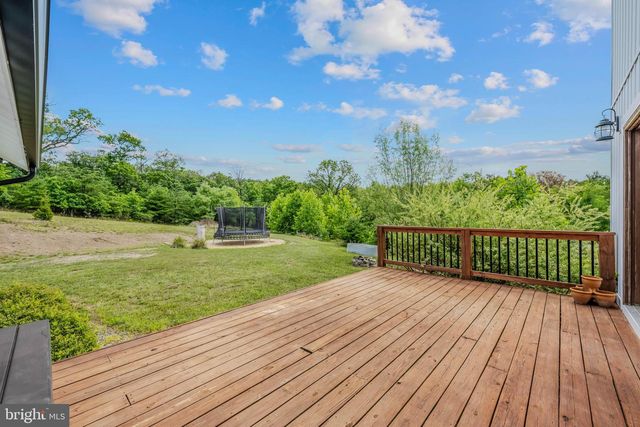 1089 WAUGH RD, Berkeley Springs, WV 25411