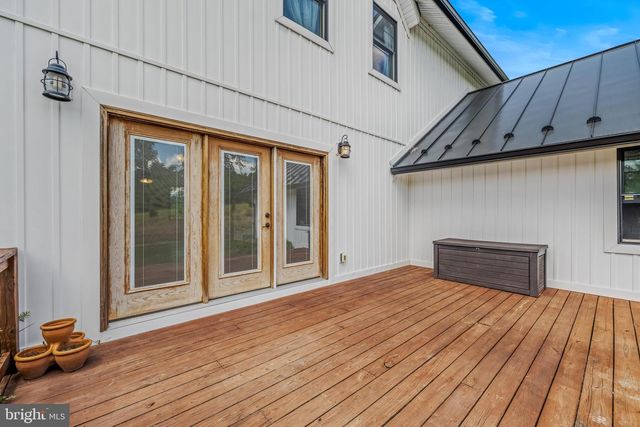 1089 WAUGH RD, Berkeley Springs, WV 25411