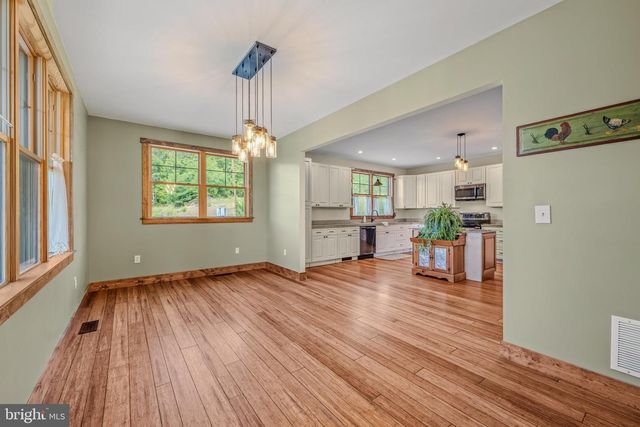 1089 WAUGH RD, Berkeley Springs, WV 25411