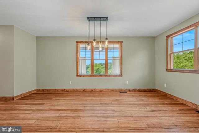 1089 WAUGH RD, Berkeley Springs, WV 25411