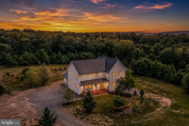 1089 WAUGH RD, Berkeley Springs, WV 25411