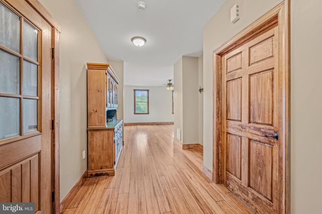 1089 WAUGH RD, Berkeley Springs, WV 25411