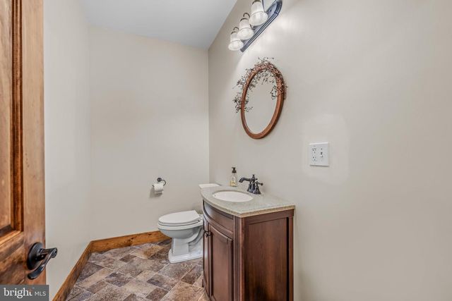 1089 WAUGH RD, Berkeley Springs, WV 25411