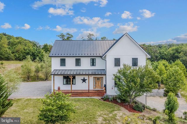 1089 WAUGH RD, Berkeley Springs, WV 25411