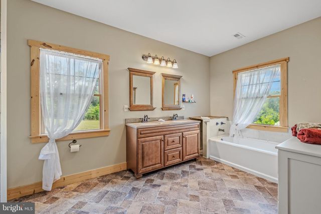 1089 WAUGH RD, Berkeley Springs, WV 25411