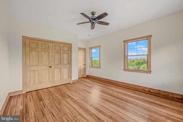 1089 WAUGH RD, Berkeley Springs, WV 25411