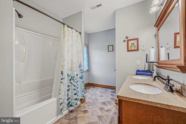 1089 WAUGH RD, Berkeley Springs, WV 25411