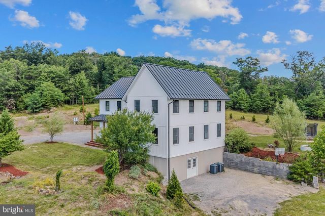 1089 WAUGH RD, Berkeley Springs, WV 25411