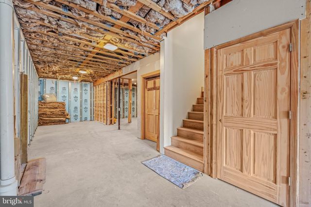 1089 WAUGH RD, Berkeley Springs, WV 25411