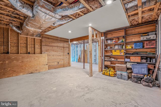 1089 WAUGH RD, Berkeley Springs, WV 25411
