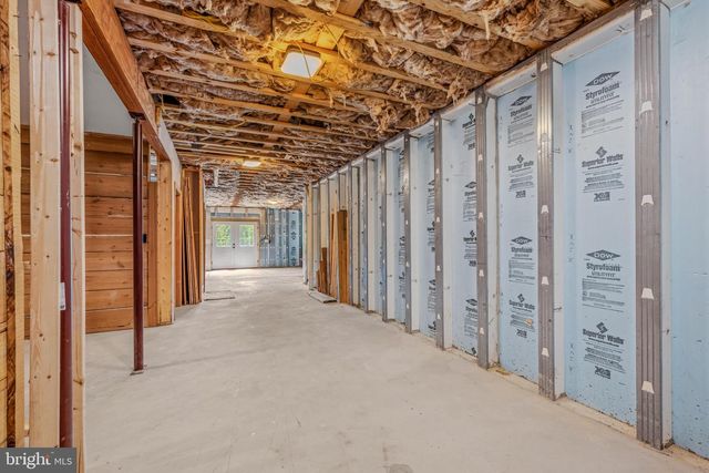 1089 WAUGH RD, Berkeley Springs, WV 25411