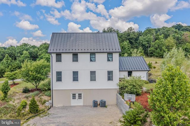 1089 WAUGH RD, Berkeley Springs, WV 25411
