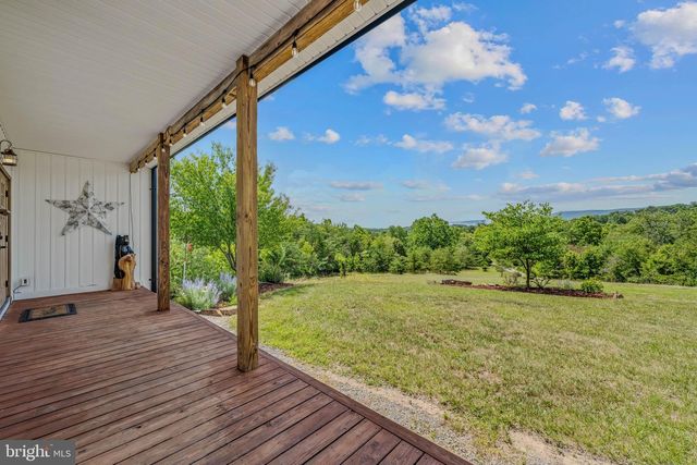 1089 WAUGH RD, Berkeley Springs, WV 25411