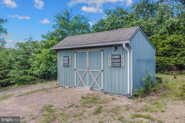 1089 WAUGH RD, Berkeley Springs, WV 25411