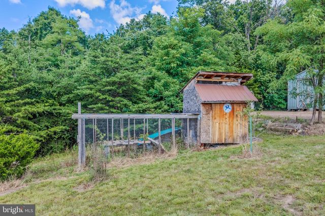 1089 WAUGH RD, Berkeley Springs, WV 25411