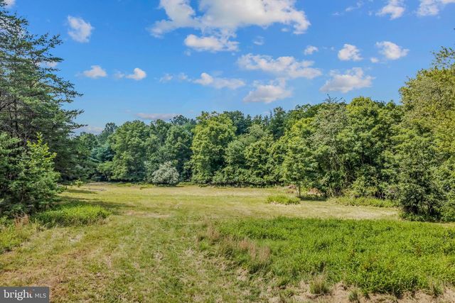 1089 WAUGH RD, Berkeley Springs, WV 25411
