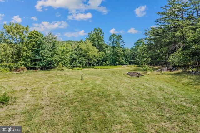1089 WAUGH RD, Berkeley Springs, WV 25411