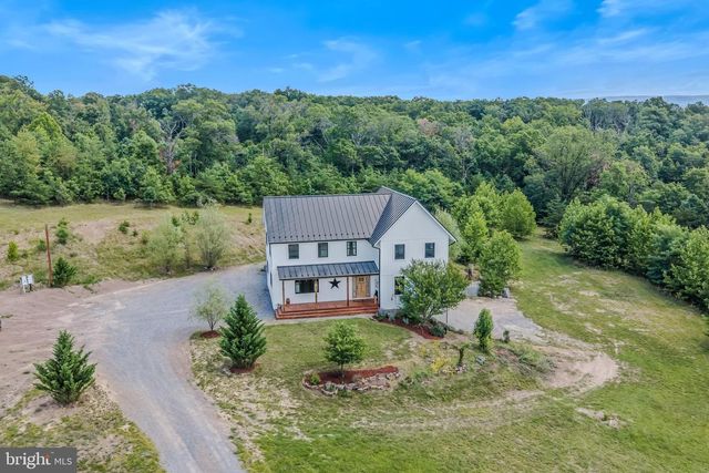 1089 WAUGH RD, Berkeley Springs, WV 25411