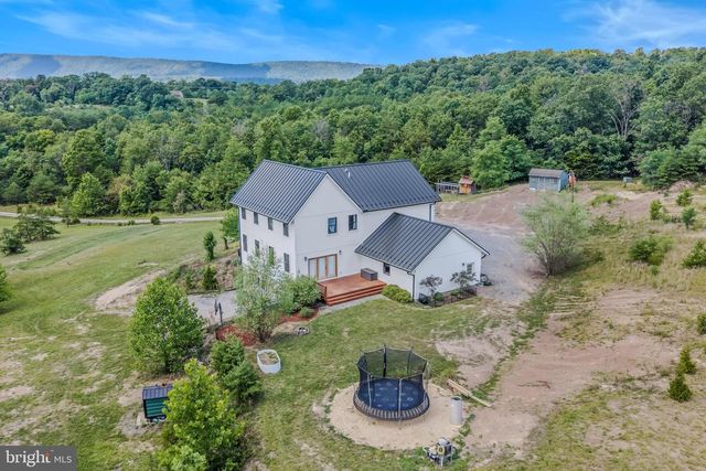 1089 WAUGH RD, Berkeley Springs, WV 25411