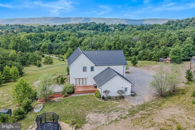 1089 WAUGH RD, Berkeley Springs, WV 25411