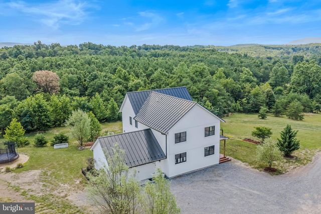 1089 WAUGH RD, Berkeley Springs, WV 25411