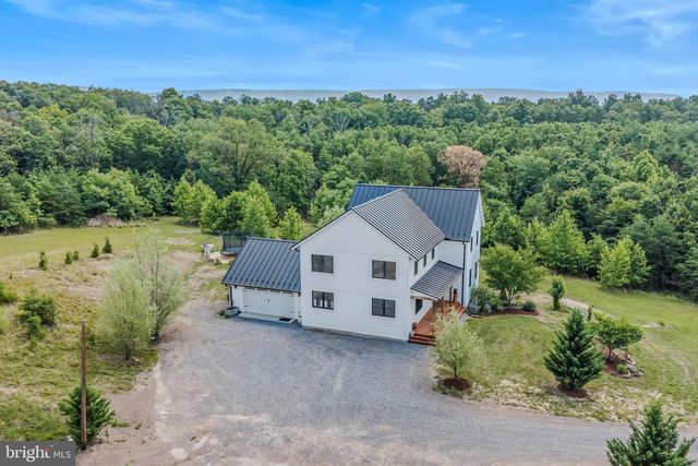 1089 WAUGH RD, Berkeley Springs, WV 25411