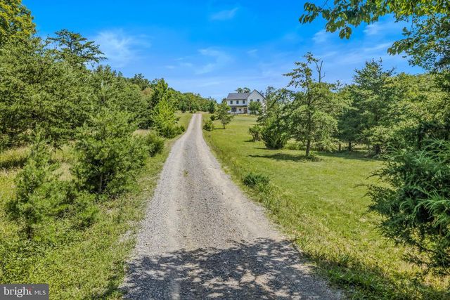 1089 WAUGH RD, Berkeley Springs, WV 25411