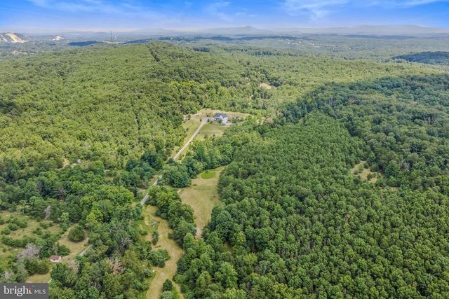 1089 WAUGH RD, Berkeley Springs, WV 25411