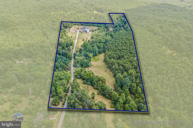 1089 WAUGH RD, Berkeley Springs, WV 25411