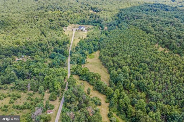 1089 WAUGH RD, Berkeley Springs, WV 25411