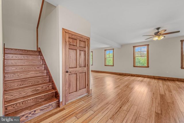 1089 WAUGH RD, Berkeley Springs, WV 25411