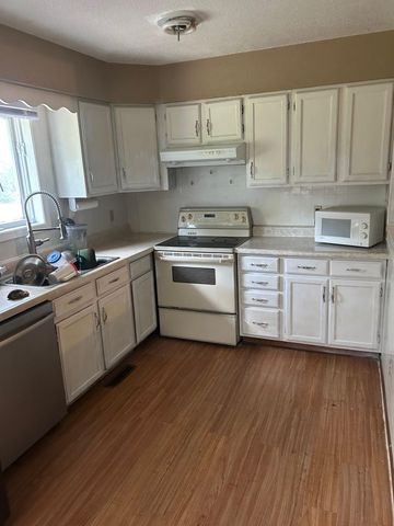 312 W Cherry Avenue W, Fergus Falls, MN 56537