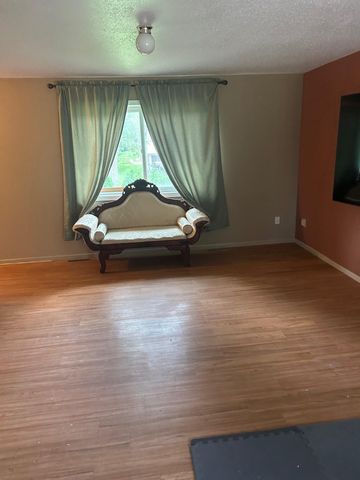 312 W Cherry Avenue W, Fergus Falls, MN 56537