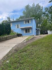 312 W Cherry Avenue W, Fergus Falls, MN 56537