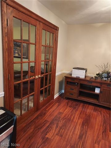 1329 Valley View Drive, Youngstown, OH 44512