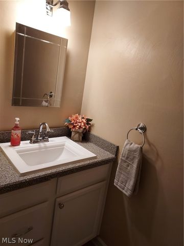 1329 Valley View Drive, Youngstown, OH 44512