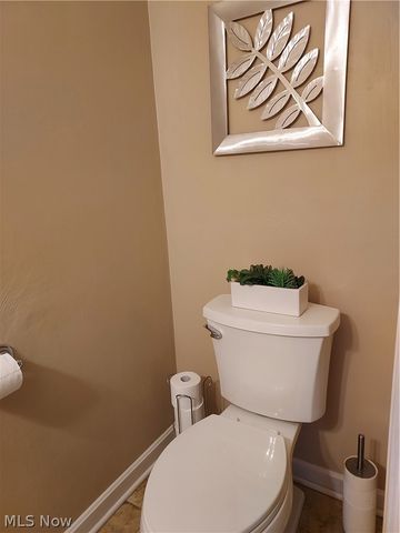 1329 Valley View Drive, Youngstown, OH 44512