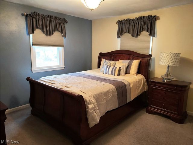 1329 Valley View Drive, Youngstown, OH 44512