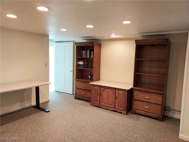 1329 Valley View Drive, Youngstown, OH 44512