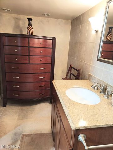 1329 Valley View Drive, Youngstown, OH 44512