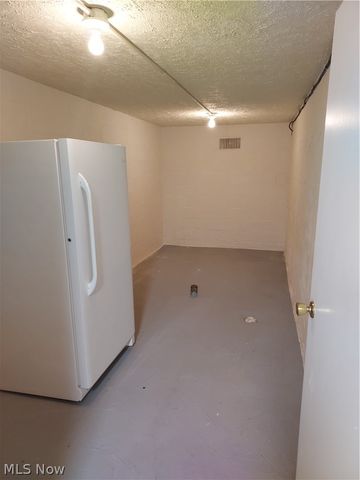 1329 Valley View Drive, Youngstown, OH 44512