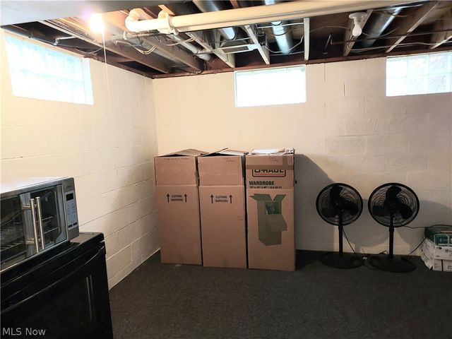 1329 Valley View Drive, Youngstown, OH 44512