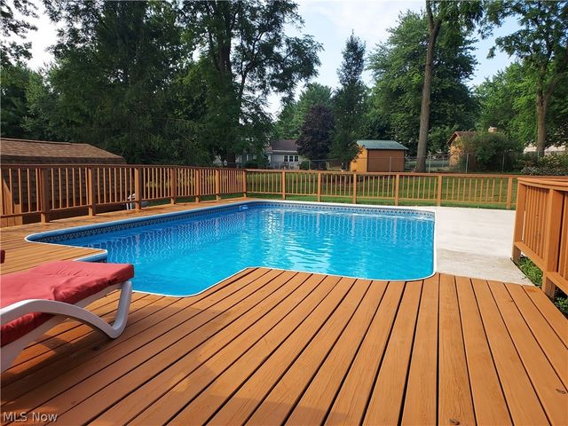 1329 Valley View Drive, Youngstown, OH 44512